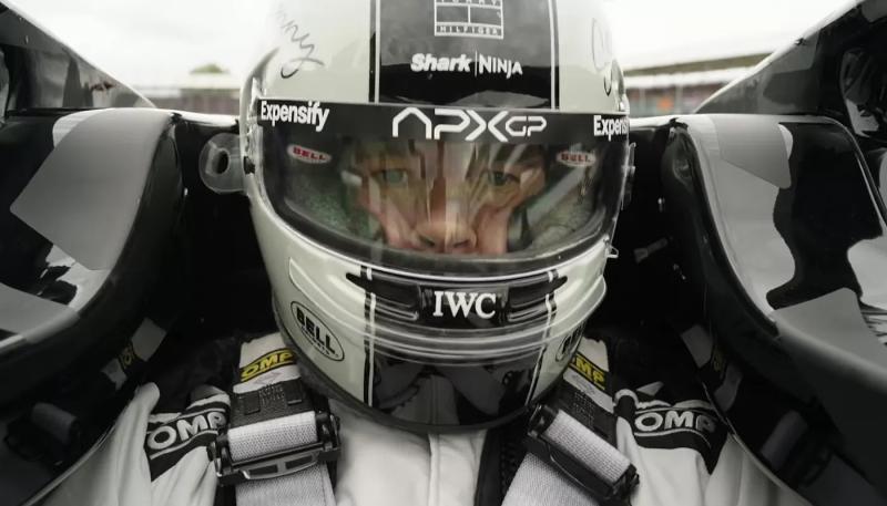 Брэд Питт опасно водит болид в тизер-трейлере фильма "Формула 1"