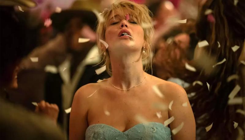 Дженнифер Лоуренс не стесняется наготы и своего целлюлита