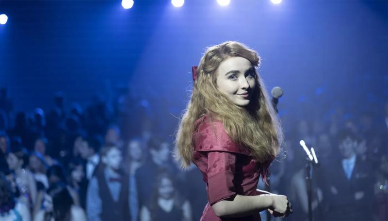 Сабрина Карпентер возглавит мюзикл "Алиса в Стране чудес"