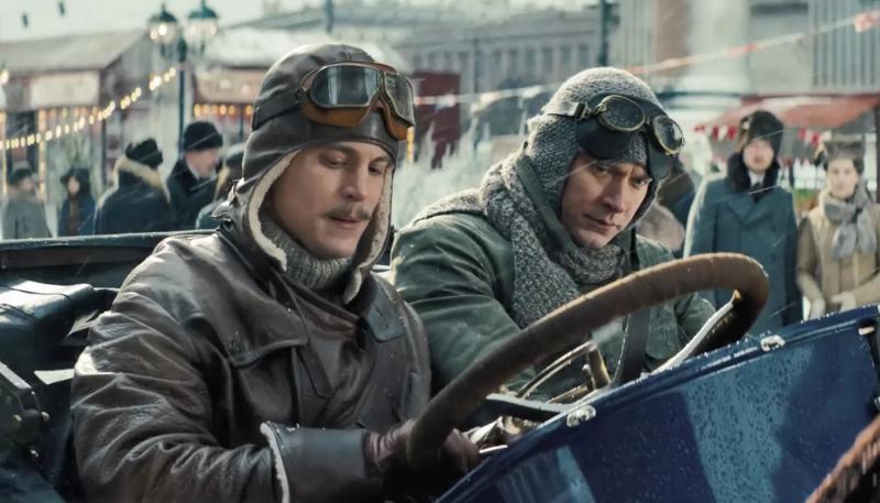 Юра Борисов и Иван Янковский участвуют в гонке в трейлере "Битва моторов"