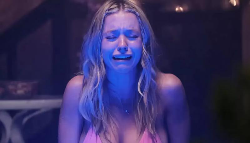 Сидни Суини "украсила" легендарный знак Hollywood бюстгалтерами