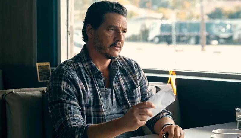 Педро Паскаля заметили обнимающимся с мужчиной на улице