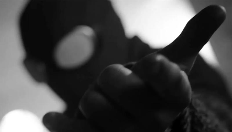 Николас Кейдж плетет паутину в трейлере сериала "Паук-Нуар"