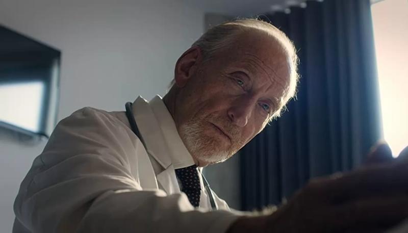 Звезда "Игры престолов" Чарльз Дэнс сыграет в фильме "Бэтмен 2"